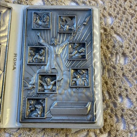 Vintage 14 Stations.  Way of the cross.  Rome Pocket Religious Icon Book. - Picture 3 of 4
